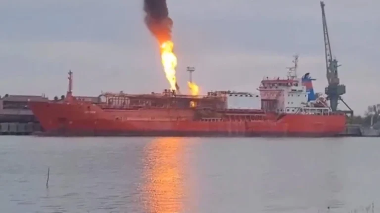 Συναγερμός στην Οδησσό: Τουρκικό πλοίο με 4.000 τόνους υγραερίου χτυπήθηκε από ρωσικά πυρά 
