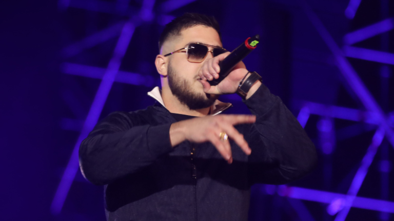 Ο Rack ζήτησε από τους θαυμαστές του να φωνάξουν «Ιησούς Χριστός νικά» με ρυθμό