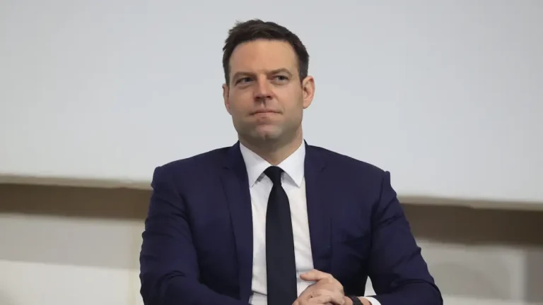 Κασσελάκης: Προσβολή για τα άλογα να λέμε ότι ο Τσίπρας έρχεται καλπάζοντας