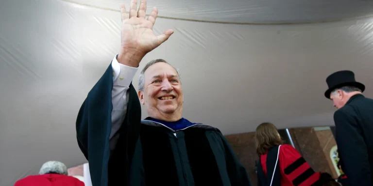 Υπόθεση Έπσταϊν: Ο πρώην ΥΠΟΙΚ των ΗΠΑ αποσύρεται από τον δημόσιο βίο