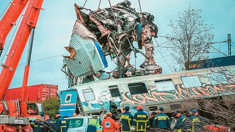 Τραγωδία στα Τέμπη: 10 οικογένειες επιθυμούν εκταφή, 33 απάντησαν αρνητικά