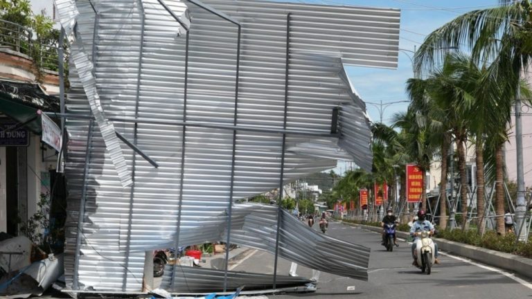 Τυφώνας Καλμάγκι: Πλησιάζουν τους 200 οι νεκροί στις Φιλιππίνες