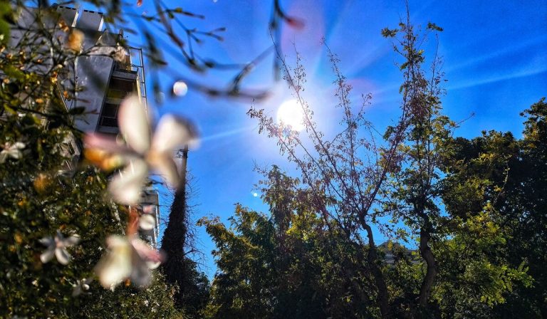 Καιρός: Ηλιοφάνεια με παροδικές νεφώσεις σε όλη τη χώρα για αύριο Παρασκευή