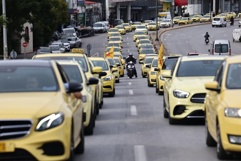 Παρατείνεται μέχρι το Σάββατο η απεργία των ταξί