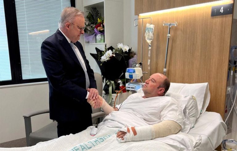 Κινδυνεύει να χάσει το χέρι του ο ήρωας του Σίδνεϊ: «Δεν μετανιώνω»