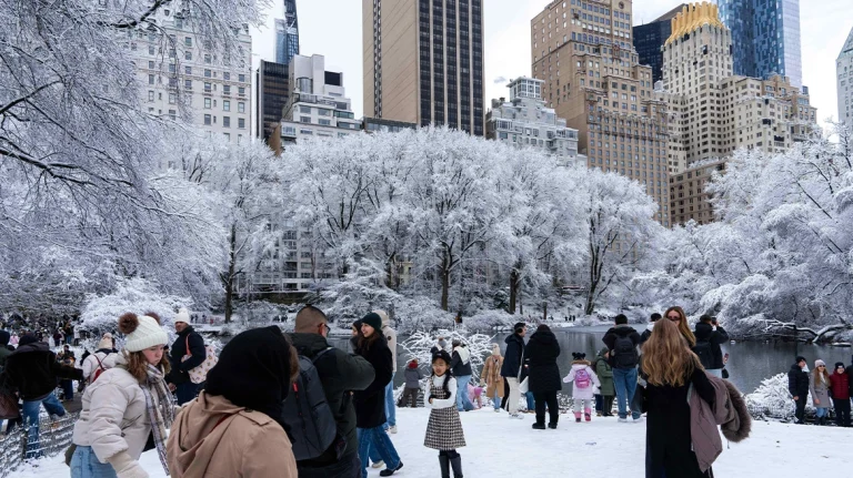 Στα λευκά ντύθηκε η Νέα Υόρκη – Φωτογραφίες και βίντεο