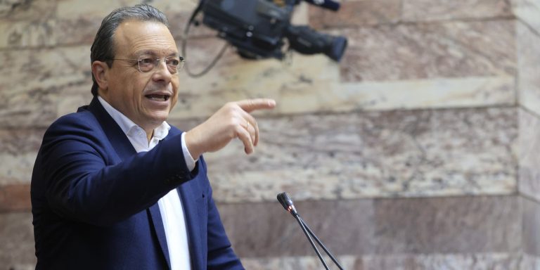 Φάμελλος: Ο κ. Μητσοτάκης είναι αυτός που κλείνει τις εθνικές οδούς