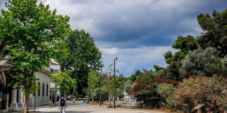 Καιρός: Πέφτει λίγο η θερμοκρασία σήμερα