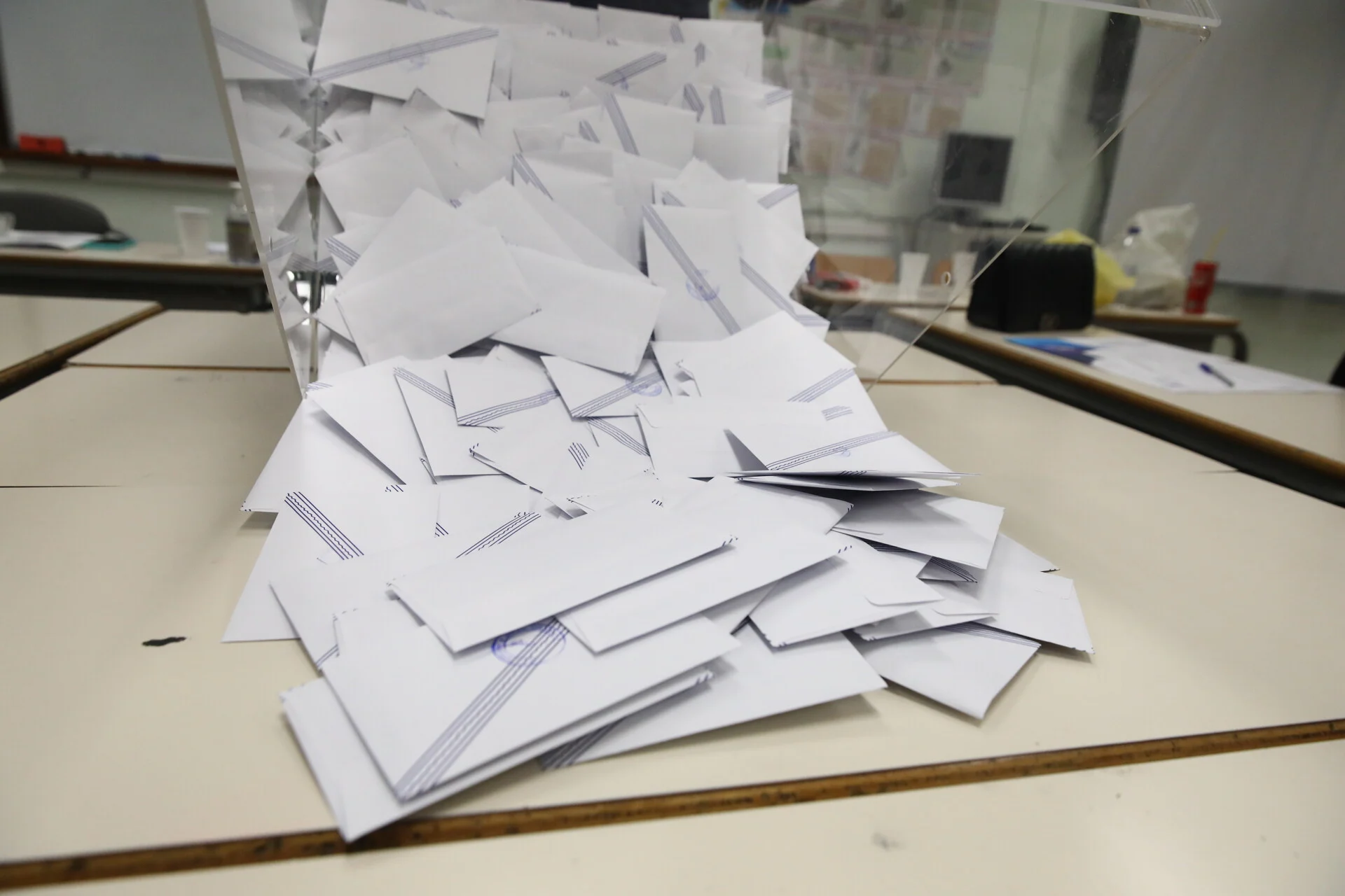 Metron Analysis: Στο 27% η ΝΔ – 18 μονάδες μπροστά ο Μητσοτάκης για την πρωθυπουργία