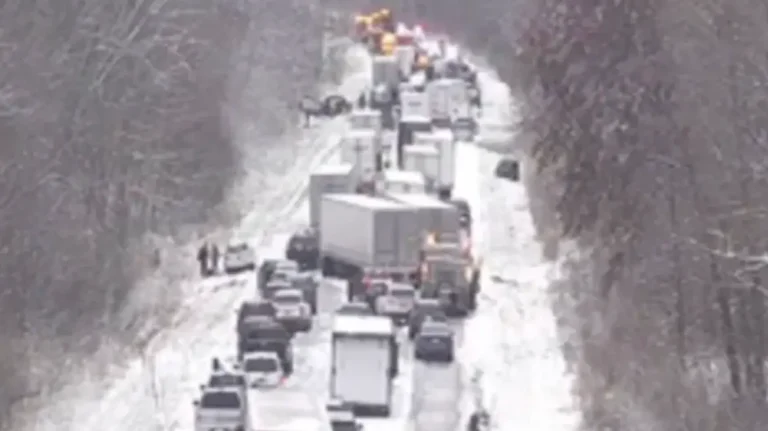 Βίντεο: Καραμπόλα 45 οχημάτων σε αυτοκινητόδρομο μετά από χιονόπτωση στην Ιντιάνα
