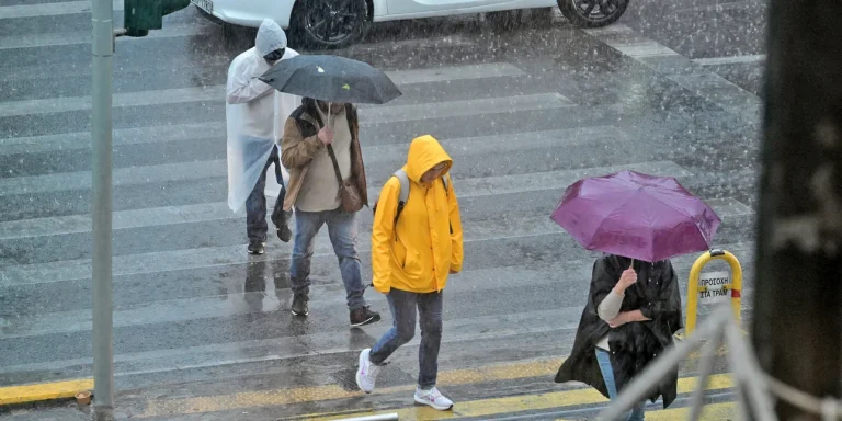 Καιρός: Κάλαντα με βροχές και καταιγίδες σε αρκετές περιοχές