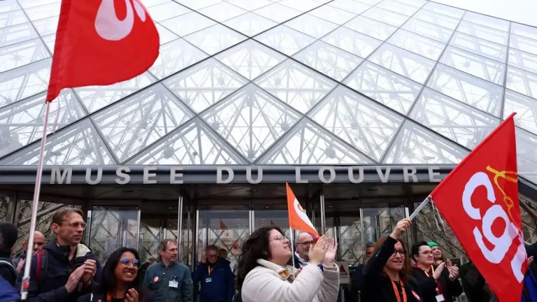 Παραμένει κλειστό το μουσείο του Λούβρου – Το προσωπικό συνεχίζει την απεργία