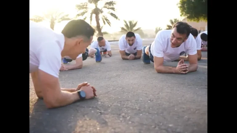 Βίντεο: Ο Μακρόν έκανε γυμναστική με Γάλλους στρατιώτες στα Ηνωμένα Αραβικά Εμιράτα