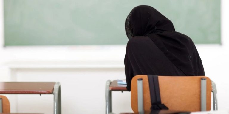 Η Αυστρία ψηφίζει απαγόρευση μαντίλας στα σχολεία για κορίτσια κάτω των 14