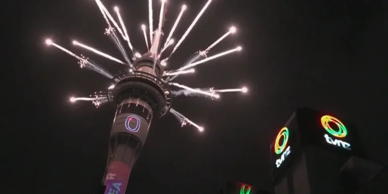 Η Νέα Ζηλανδία υποδέχθηκε το 2026 με εντυπωσιακό σόου πυροτεχνημάτων -Δείτε βίντεο