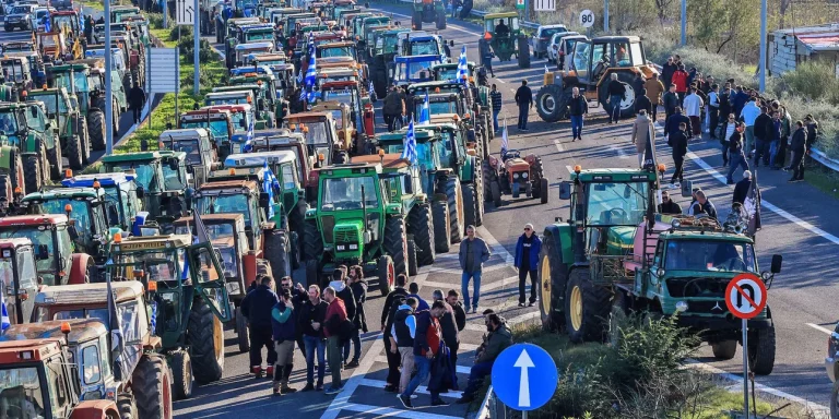 Χρυσοχοΐδης για μπλόκα αγροτών: «Καμία διάθεση βίας – Θα είμαστε όμως αμείλικτοι για λιμάνια, τελωνεία»