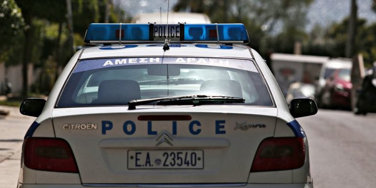 Γλυφάδα: Διάρρηξη σε κατάστημα – Έκλεψαν κινητά και smartwatches αξίας 15.000 ευρώ