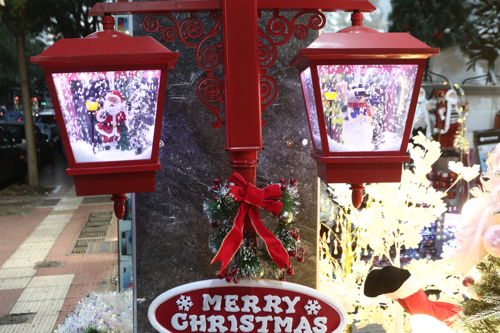 Εορταστικό ωράριο Χριστουγέννων: Ποιες Κυριακές θα είναι ανοιχτά τα μαγαζιά