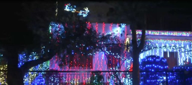 Το πιο χριστουγεννιάτικο σπίτι στην Αθήνα βρίσκεται στο Χαλάνδρι