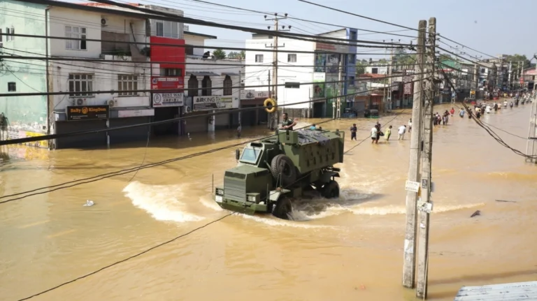 Τραγωδία στην Ασία: Περισσότεροι από 1.000 νεκροί από τις πλημμύρες