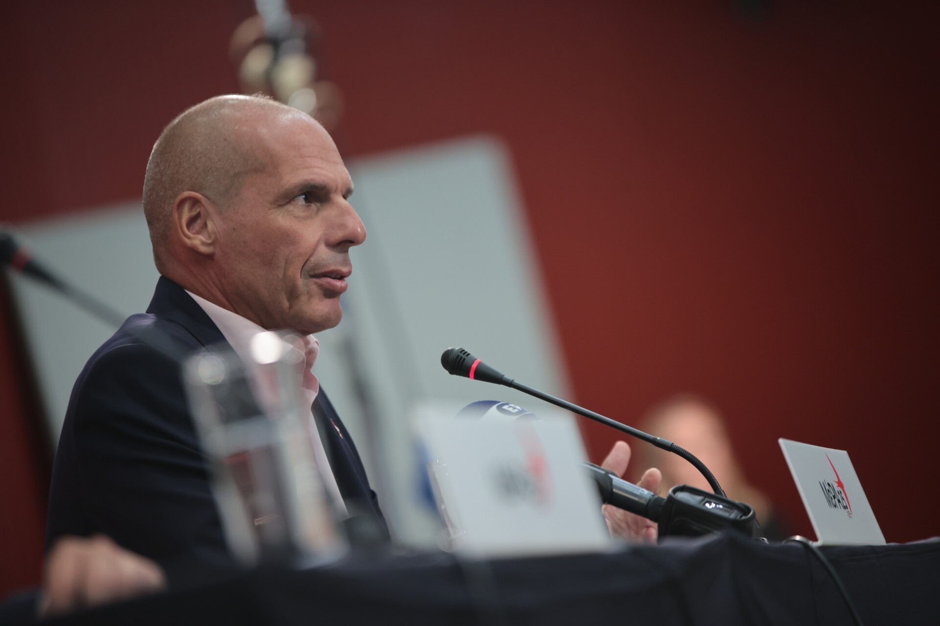 Βαρουφάκης για βιβλίο Τσίπρα: Έγραψε 750 σελίδες για να πει «ήμουν αφελής, όχι ένοχος»