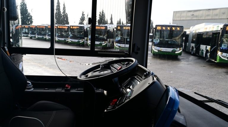 Άγριος ξυλοδαρμός οδηγού λεωφορείου στη Ζωγράφου – Διακομίστηκε στο ΚΑΤ