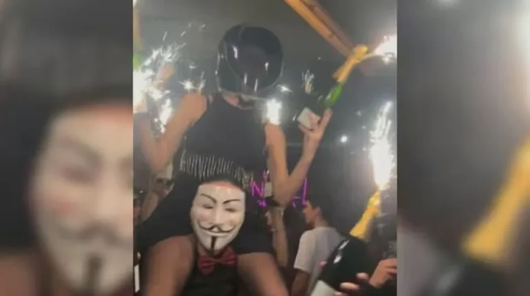 Κραν Μοντανά: Η γυναίκα με το κράνος στα πλάνα της Πρωτοχρονιάς πέθανε στη φωτιά του μπαρ