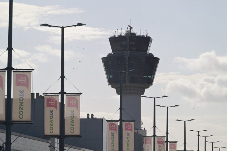 Τι προκάλεσε το μπλακ άουτ στα αεροδρόμια: Συνεχίζονται οι έρευνες για το πρόβλημα στις ραδιοσυχνότητες