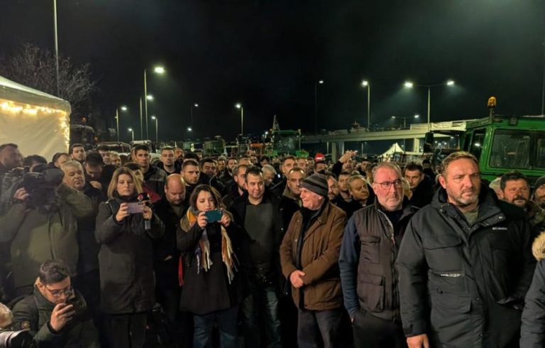 Απειλούν με 48ωρο μπλακάουτ οι αγρότες – Στα άκρα η κόντρα με τη κυβέρνηση