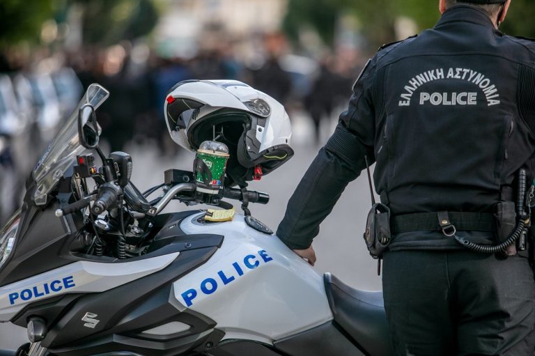 Αγιος Δημήτριος: Δύο τραυματίες από πυροβολισμούς σε ψητοπωλείο