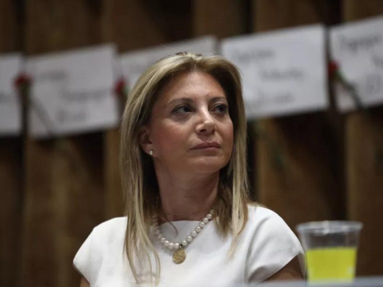 Η Καρυστιανού ανακοίνωσε τη δημιουργία κόμματος που θα κατέβει στις εκλογές
