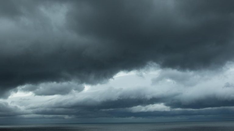 Με συννεφιά, τοπικές βροχές και μικρή άνοδο της θερμοκρασίας ο καιρός την Τετάρτη