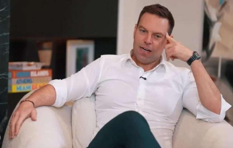 Κασσελάκης: «Υπάρχουν πολλοί γκέι στη Βουλή και στην κυβέρνηση που κρύβονται»