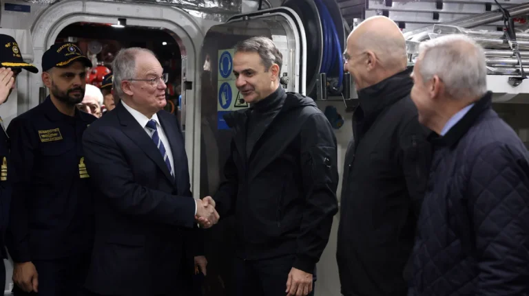 Στη φρεγάτα «Κίμων» Τασούλας, Μητσοτάκης, Δένδιας (εικόνες)