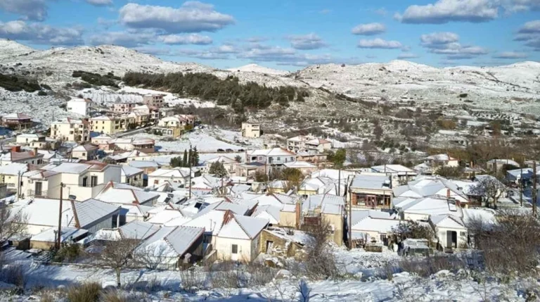 Μαγική εικόνα από τη χιονισμένη Μύρινα της Λήμνου