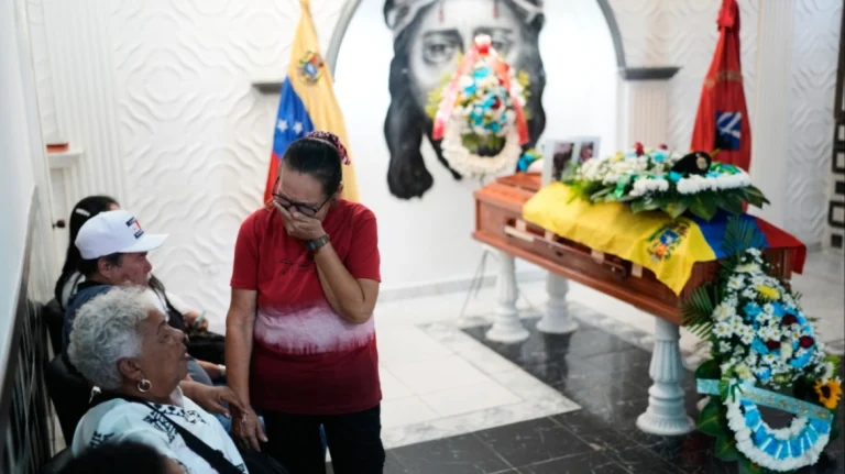 Οι κηδείες των στρατιωτικών που σκοτώθηκαν στην επίθεση των ΗΠΑ στη Βενεζουέλα (βίντεο)