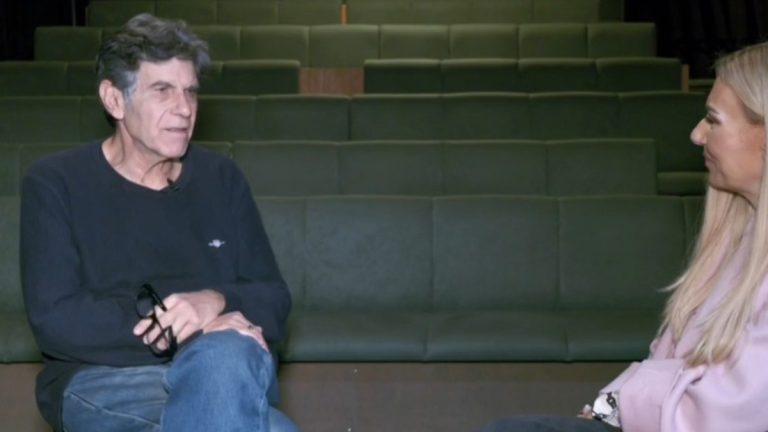 Γιάννης Μπέζος: «Αντιμετωπίζεις την ανοησία με χιούμορ λέγοντας περαστικά»