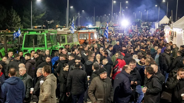 Κυβερνητικά στελέχη προς αγρότες: Μόνο αν είστε όλοι μαζί θα συναντηθείτε με τον πρωθυπουργό