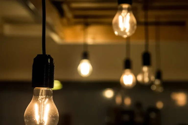 Καλύτερες τιμές στο ρεύμα – Κάτω από τον μέσο όρο της Ε.Ε.