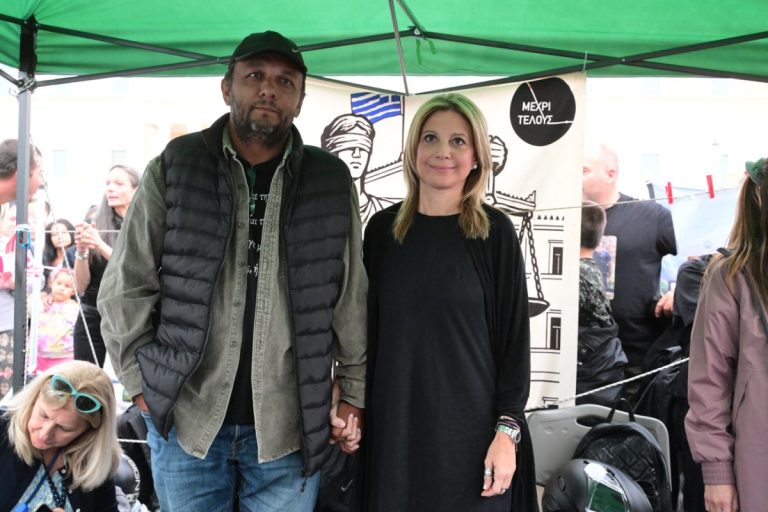 Πάνος Ρούτσι: Η Καρυστιανού να παραιτηθεί από πρόεδρος του συλλόγου για τα Τέμπη