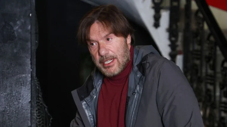 Στράτος Τζώρτζογλου: Έχει τύχει να έρθουν στο θέατρο για να δουν τα οπίσθιά μου και όχι την ερμηνεία μου