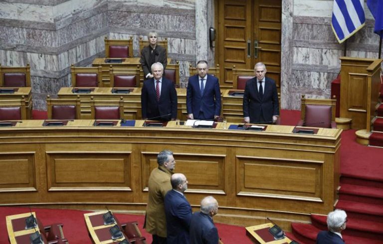 Boυλή: Tιμήθηκε η μνήμη των τριών πεσόντων αξιωματικών στα Ίμια