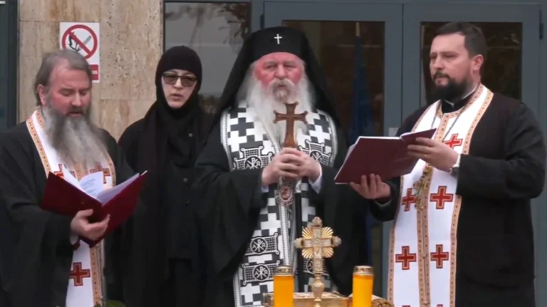 Συγκίνηση στην Τιμισοάρα στο τρισάγιο για τους επτά οπαδούς του ΠΑΟΚ