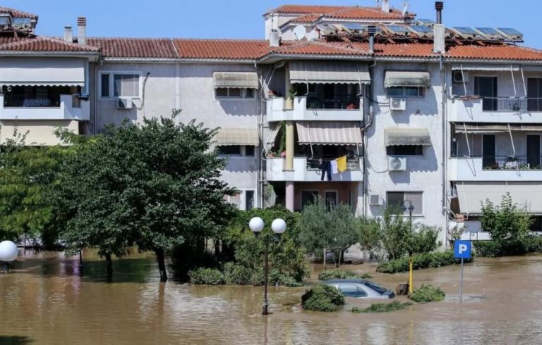 Λάρισα: Πλημμύρισε ο Αγιόκαμπος από ρέμα που υπερχείλισε