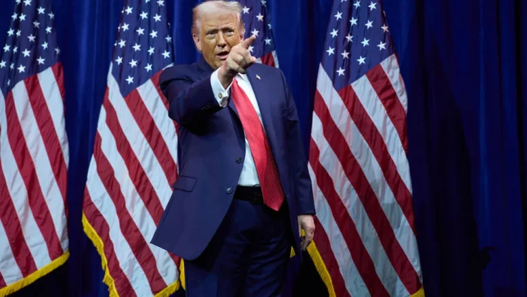 Τραμπ: Εξετάζω το ενδεχόμενο μιας περιορισμένης επίθεσης στο Ιράν