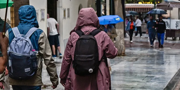 Τσικνοπέμπτη με βροχές και καταιγίδες