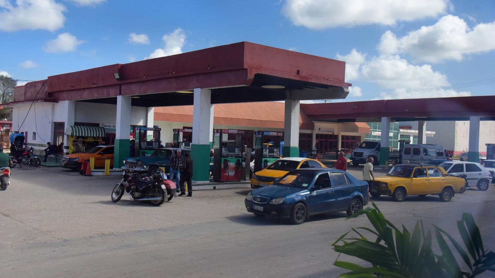 Κούβα: Ουρά 10.000 αυτοκινήτων στα βενζινάδικα