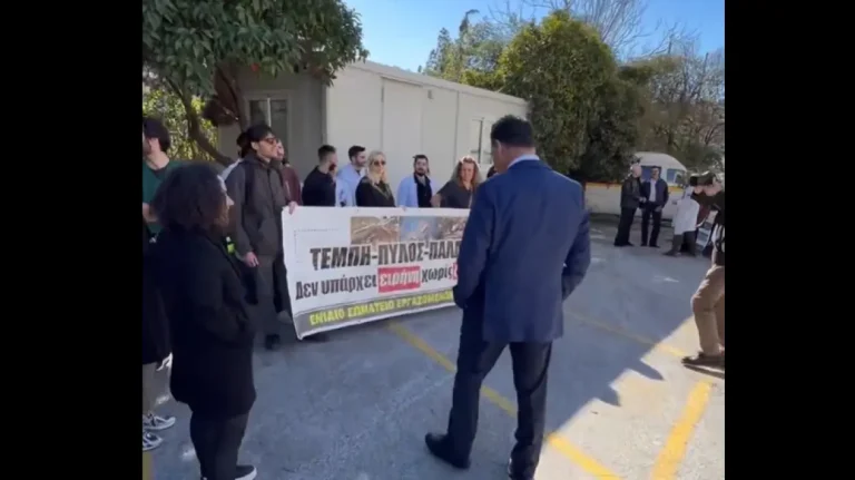 Διάλογος Γεωργιάδης με διαδηλωτές στο Αρεταίειο: «Είμαστε με τη Χαμάς»