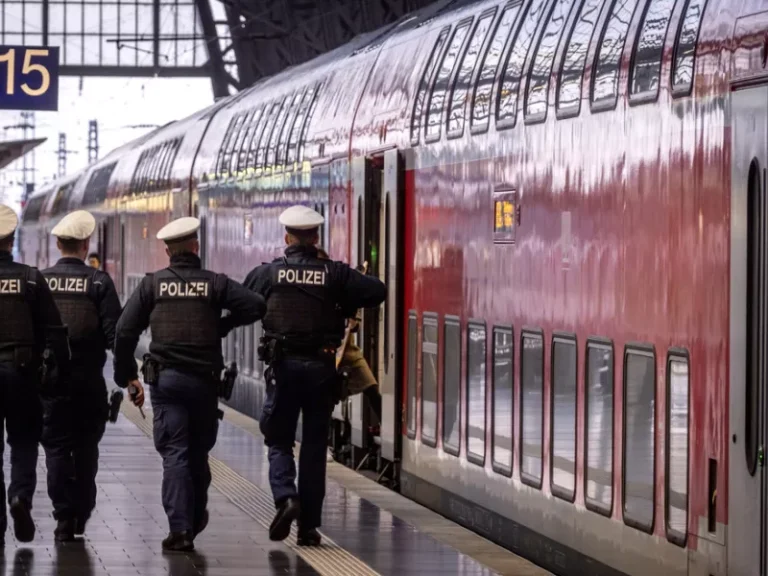 Τραγωδία στη Γερμανία: Από εγκεφαλική αιμορραγία πέθανε ο ελεγκτής που ξυλοκοπήθηκε από 26χρονο Έλληνα