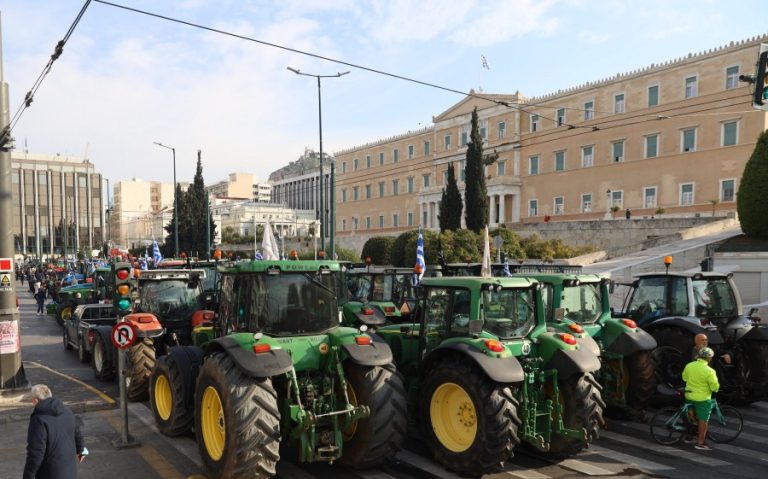 Οι αγρότες κατεβαίνουν σήμερα με τα τρακτέρ τους στο Σύνταγμα